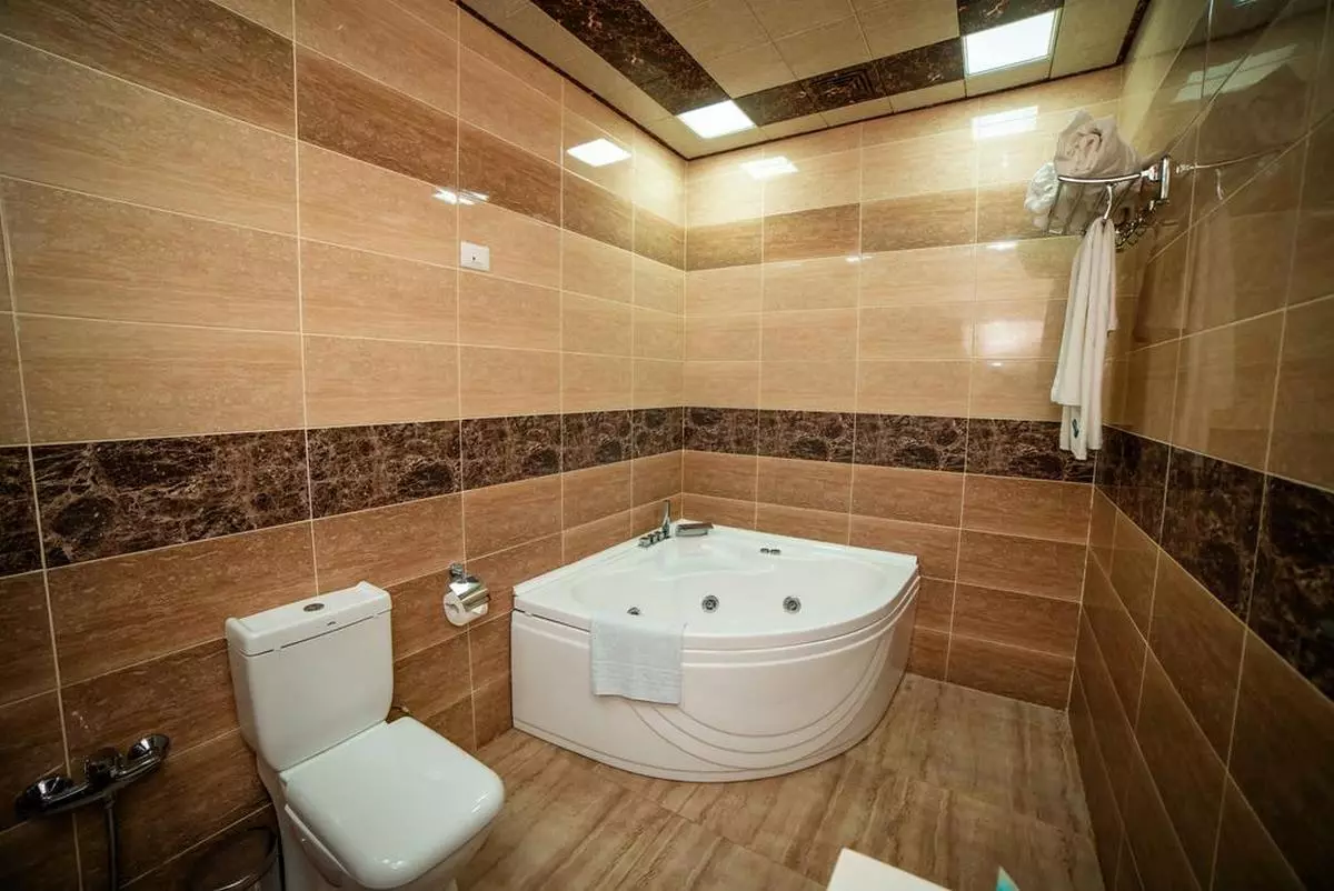 Continental Hotel BATHROOM (Copy).jpg